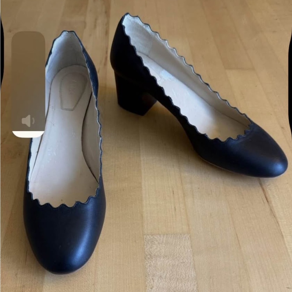 Chloe laurel Scalloped Black leather  Women's Pumps